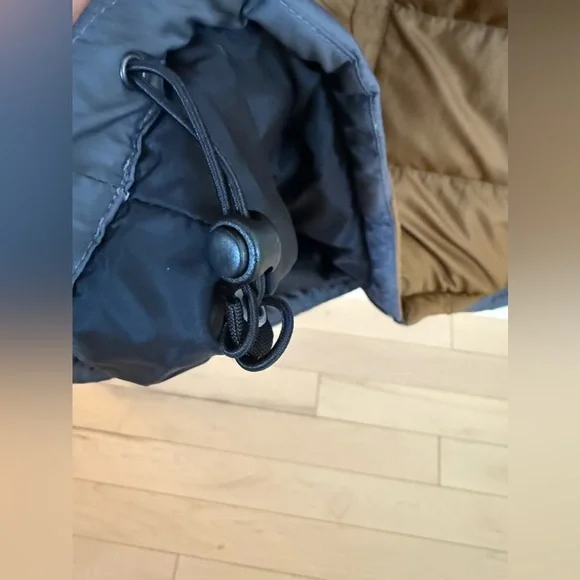 Columbia Men’s Down Vest  • L • Camel & Grey - Picture 6 of 9